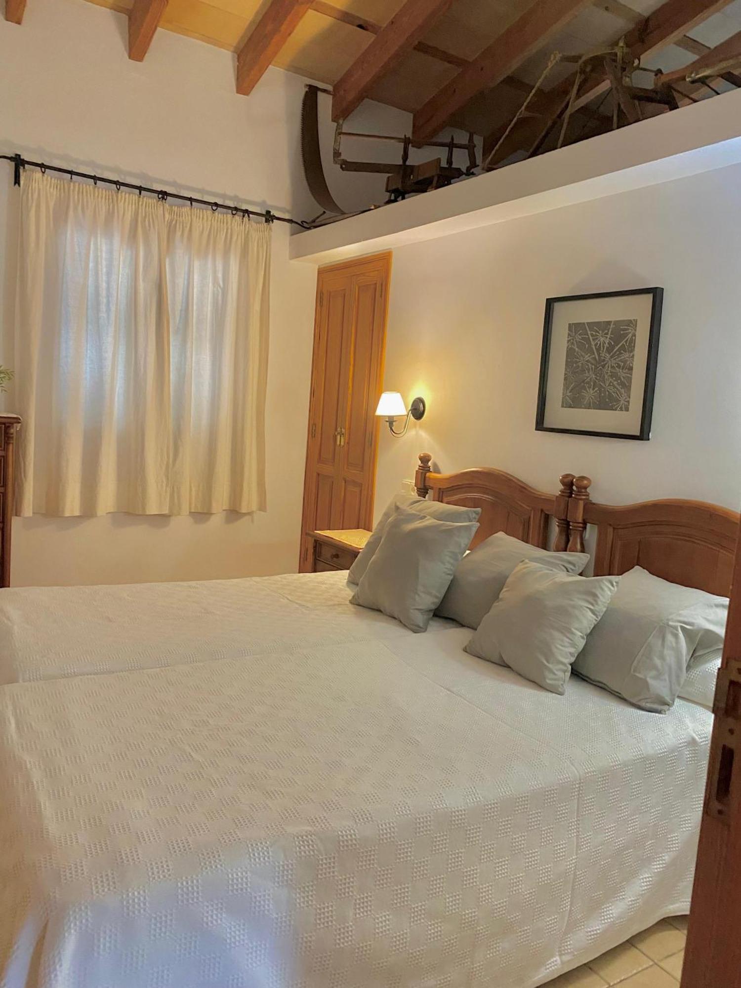 Puerto De Pollensa Villas And Apartments, With Private Mountain Ideal For Runners, Trailers,Near Puerto Pollensa Beach Approximately 5 Minutes Walking, Unique Experience In A Ullal Old Typical Mallorca House With Private Mountain And Near To The Beac Port de Pollença Exterior foto